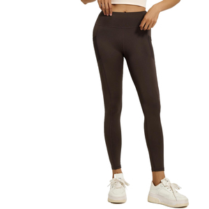 Leggings pour femmes inspirés du yoga, conçus avec un tissu extensible doux offrant un confort et un équilibre fluides pour les mouvements quotidiens - Product Image 6
