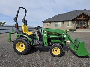 Mini Tractor John Usado con Motor Diésel de 30 HP y Cargador H130, Origen Alemania - Product Image 3