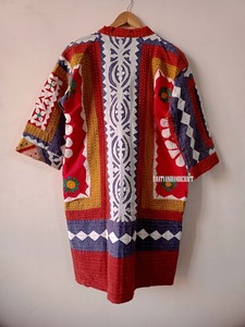 Veste matelassée indienne Kantha faite à la main avec manteau long d'hiver brodé vintage du fabricant à motif de lettres - Product Image 4