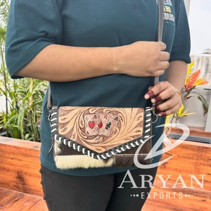 กระเป๋าหนังคาดลำตัวแบบตะวันตกสำหรับผู้หญิงกระเป๋าสตางค์หนังวัว - Product Image 1