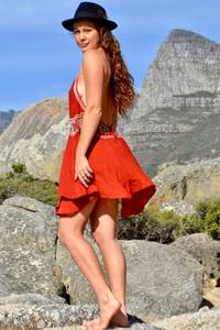 2023 Designer femmes rouge Mini robe personnalisée broderie florale dos nu tenue de soirée naturel attrayant solide doux pour l'été - Product Image 5