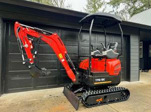 LIVRAISON GRATUITE TPM Mini-Excavatrice 18K 15 CV avec Godet de 16 pouces, Commandes Pilote, Bras Oscillant, Homologuée EPA CE, Pouce Hydraulique Auxiliaire - Product Image 3