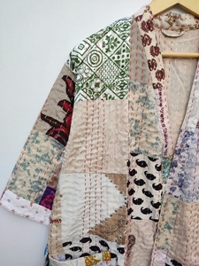 Chaqueta de mujer Kantha acolchada a rayas de algodón hecha a mano india con forro grueso cosido a mano - Product Image 2