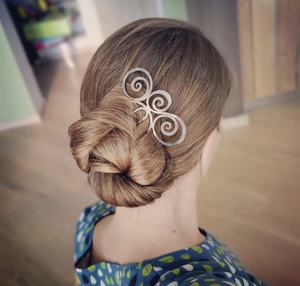 Bâtons de cheveux en corne de buffle naturelle et écologique faits à la main, épingles à cheveux de luxe en forme de fleur sculptée, accessoires chics et élégants - Product Image 2