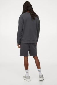 Short d'été en soie glacée style High Street pour hommes, pantalon 5-quarts décontracté, taille moyenne, séchage rapide, pour le sport, le fitness et les loisirs. - Product Image 4