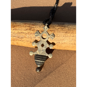 Cruz Tuareg Vintage con Madera de Ébano, Tipo Religioso Islámico - Product Image 1