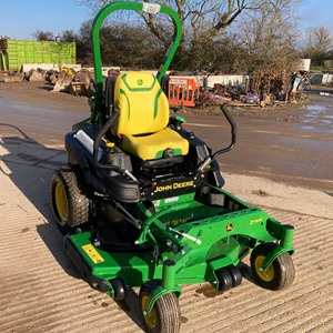 Cómodo y confiable tractor de jardín John Deerre Z994R cortacésped con asiento ergonómico y rendimiento de motor bajo en ruido - Product Image 2