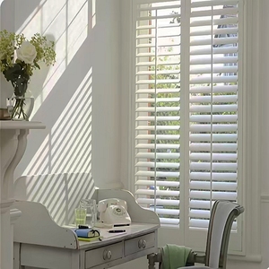 <span class=keywords><strong>Prix</strong></span> d'usine Volets de plantation en PVC sur mesure Panneaux à lamelles Décoration intérieure en bois Volets de fenêtre - Product Image 4
