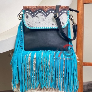 Bolso cruzado occidental hecho a mano, bolso con solapa de piel de vaca, flecos turquesa y correa ajustable, bolso de hombro - Product Image 1