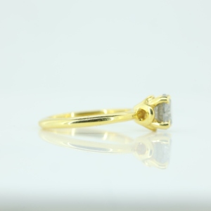 Bague solitaire tendance pour femme en or 14 carats avec diamant naturel jaune rare taille brillant fantaisie pour mariage et anniversaire - Product Image 4