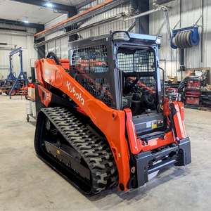 Cargadora de orugas Kubota SVL97-3 con motor diésel, tipo oruga negra, equipo de construcción de servicio pesado - Product Image 3