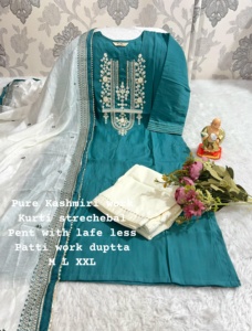 Mousseline pure de qualité supérieure portée par des créateurs avec un pantalon Kurti brodé et Dupatta - Product Image 4