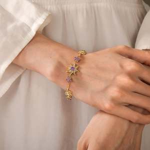 Bracelet à breloques Jeulia en or avec pierre violette et motif tournesol, tendance - Product Image 6