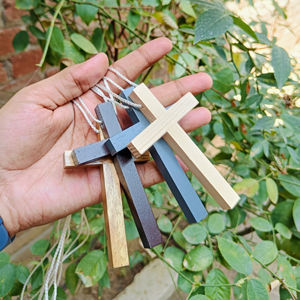 Collier pendentif en bois de manguier écologique de qualité export, ensemble de 4 pièces, poli, style religieux classique, cadeau artisanal - Product Image 1