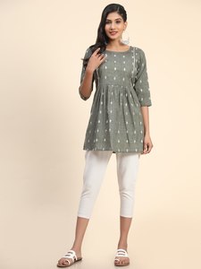 Hauts tuniques élégants en coton et lin de qualité supérieure pour les femmes Protection solaire Matériaux recyclés Motifs de fil à tisser colorés pour l'été - Product Image 6