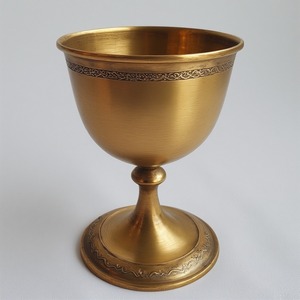 Verre à vin d'église à patine dorée de qualité supérieure fabriqué à la main avec des symboles gravés conçus pour un cérémonial sacré raffiné - Product Image 4