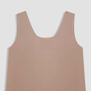 Chaleco Vital Fit Color Camel Oscuro, Camisolas y Tops - Product Image 3