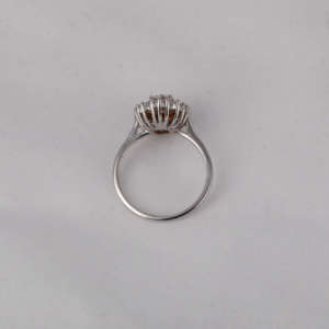 Bague de fiançailles en or blanc massif 18 carats avec diamant de laboratoire taillé en baguette conique, diamant certifié, cadeau de fiançailles - Product Image 5