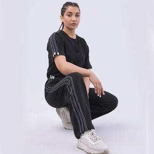 Ensemble de survêtement en coton d'été pour femmes T-shirt décontracté et pantalon ample grande taille fabriqué en usine en vrac à vendre - Product Image 4