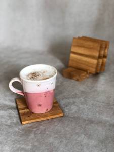 Dessous de verre carré en bois de noyer dernier modèle, parfait pour les ustensiles de cuisine d'hôtel, les accessoires de table et la décoration de salle à manger élégante - Product Image 4