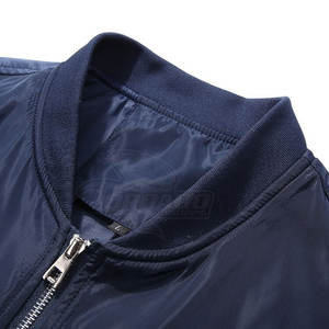 OEM personalizado de alta calidad de satén chaquetas de bombardero para los hombres de invierno cálido y ligero con capucha al por mayor - Product Image 2
