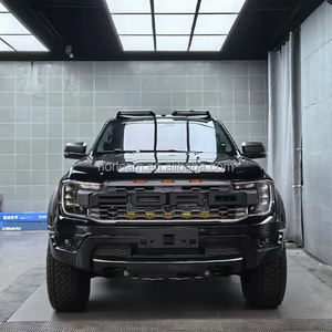 Pick-up 4x4 essence d'occasion 2023 2024, éclairage LED, sièges confortables, fonctionnalités de sécurité intelligentes, propre, fourni du Japon - Product Image 4