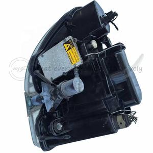 Los Faros Delanteros eran Lámparas Halógenas y Luces Altas para Maserati Quattroporte M139 - Product Image 3
