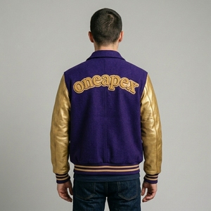 Chaqueta Letterman Morada y Dorada, Cuerpo de Lana, Mangas Metálicas, Cuello y Puños de Punto Acanalado, Cierre Frontal con Broches, Logotipo Personalizado, Ropa Urbana para Hombre - Product Image 2