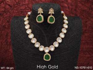 Bijoux de style fantaisie Kundan plaqués or de marque Ensemble de colliers courts Kundan pour la fête - Product Image 2