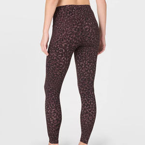 Leggings de Yoga Unisex de Cintura Alta, Compresión Alta, Transpirables, Antibacterianos, Sin Costuras, 180g, con Bolsillo, Estampado Personalizado para Todos - Product Image 3