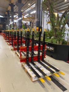 อุปกรณ์เสริมรถยกแบบพาเลทคู่ คุณภาพสูง รุ่น Wagger High Premium รองรับการยกพาเลทหลายตัว ได้รับการรับรองมาตรฐาน ISO สำหรับการใช้งานในร้านค้าปลีก รับน้ำหนักได้ 2600-3200 กิโลกรัม - Product Image 4