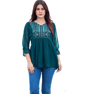 Nueva colección de Top de seda de diseñador para niñas: elegante y a la moda - Product Image 1