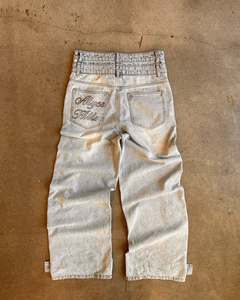 กางเกงยีนส์ทรงบานแบบสั่งทำขายส่ง ผ้าเดนิมสีทรายฟอกแบบสโตนวอช ระบายอากาศได้ดี สไตล์สตรีทแวร์ ปักลายเพชรคริสตัล สำหรับฤดูหนาว รับผลิตแบบ OEM - Product Image 2