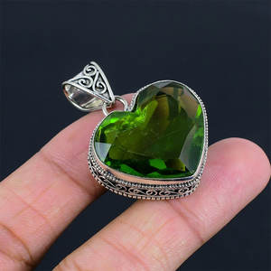 Pendentif unique à fermoir en pierre d'hydro peridot en forme de cœur en laiton 15 mm pour prix de gros & MANGALMAY CORPORATION - Product Image 1