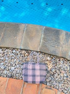 กระเป๋าเครื่องสำอางไนล่อนแบบมีซิปใช้ซ้ำได้เป็นมิตรกับสิ่งแวดล้อมงานแฮนด์เมดกระเป๋าผ้าทอพลาสติกรีไซเคิลทำจากอินเดียสำหรับการเดินทาง - Product Image 5