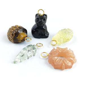 จี้อัญมณีสีเขียวแกะสลักรูปใบไม้ทำด้วยมือจี้925สเตอร์ลิงเงินขายส่ง - Product Image 2