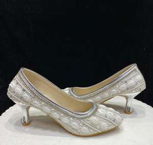 Meilleure vente Jutti de mariée pour les femmes brodées Punjabi et chaussures indiennes pour les mariages disponibles pour la quantité en vrac - Product Image 6