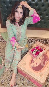 Magnifique Lehenga Salwar traditionnel indien d'hiver pour femmes, couleur vert clair, fourrure synthétique épaisse, imprimé numérique 100% soie - Product Image 3