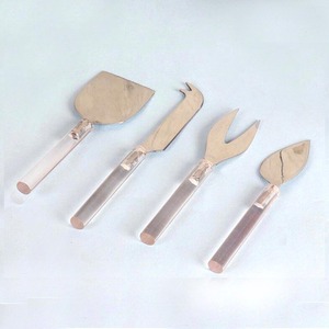 Vente en gros Acier inoxydable doré poli miroir Trancheuse à beurre Couteau de mariage Trancheuse à fromage Bambou manche épais nouveau design - Product Image 2