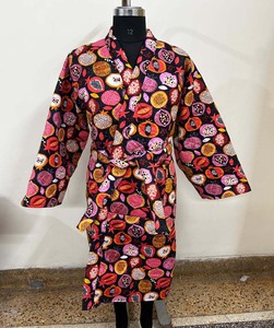 Robe kimono 100% coton avec broderie et boutons en fourrure - Cadeau de Noël élégant pour femme, tissu fait main - Product Image 3