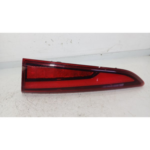 LUZ DE FRENO TRASERA DERECHA INTEGRADA EN LA PUERTA HYUNDAI Kona Serie 92404J9500 D4FE (17>) - Product Image 1