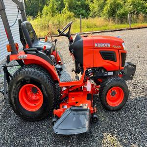 Used Kubota B2320 Tractor 4WD 90HP with Pump and Engine <b>Agricultural</b> <b>Equipment</b> For Sale In Excellent Condition In Stock - Product Image 3