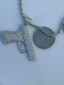 สร้อยคอจี้เพชรโมอิสซาไนต์ VVS สุดฮิต ดีไซน์ปืน ชุบทองคำขาว เงินแท้ 925 ประดับเพชรระยิบระยับ สไตล์ฮิปฮอป - Product Image 6