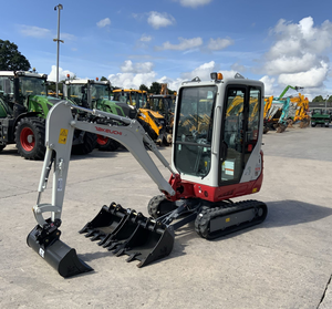 Mini-excavatrice sur chenilles Takeuchi TB216, cabine blanche et rouge, modèle diesel TB290 TB230 TB135 TB216 TB235RA, godet de 0,33 m³ - Product Image 2