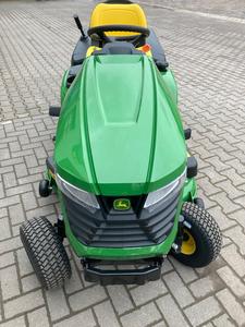 John Deeree X350R พร้อมระบบเก็บรวบรวมหลัง X350R จอห์น Deeree รถแทรกเตอร์สนามหญ้าพร้อมชุดคลุมดิน