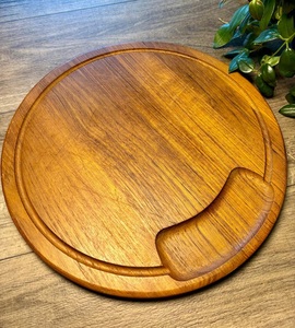 Planche à découper ronde rainurée avec rainure pour les jus, surface épaisse et lisse, idéale pour couper, servir et une utilisation en cuisine moderne - Product Image 1