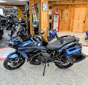 Moto de tourisme 650cc 2026 avec valises latérales et ABS - Product Image 2