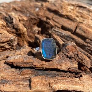 Labradorita Azul Flash de Corte Ovalado, Certificada por IGI, Plata de Ley 925, Joyería Hecha a Mano, Elegante Regalo para Mujer - Product Image 3