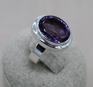 Anillo fino hecho a mano de plata 925 para mujer con fuente directa de piedras preciosas de amatista de corte ovalado para boda y uso diario - Product Image 3