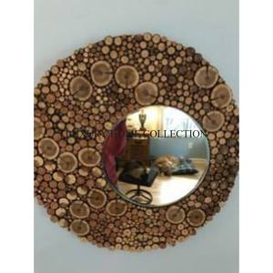 Cadre de miroir mural en métal antique orné d'un design d'inspiration victorienne pour une pièce d'accent sophistiquée - Product Image 4